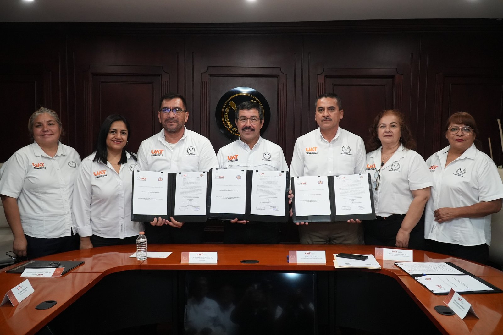 UAT y SUTUAT formalizan acuerdo de revisión salarial 2026